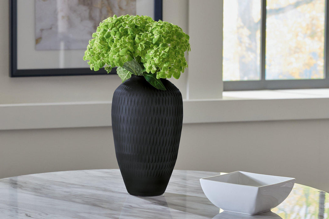 Etney Vase